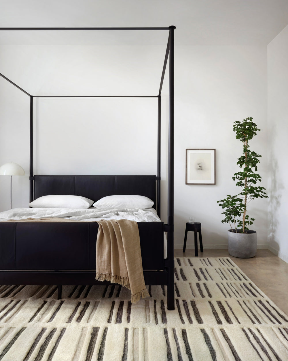 Loloi Bennett BEN-01 Ivory / Charcoal Area Rug Lifestyle Image Feature
