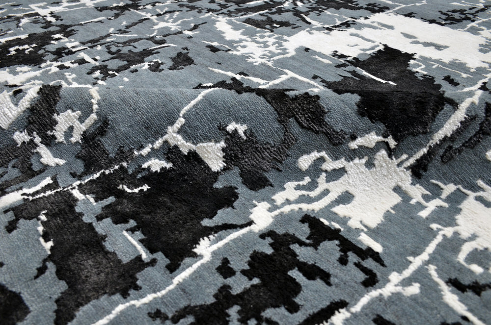 Exquisite Rugs Cecily 2201 Black/Gray Area Rug by The Met Lifestyle Image Feature