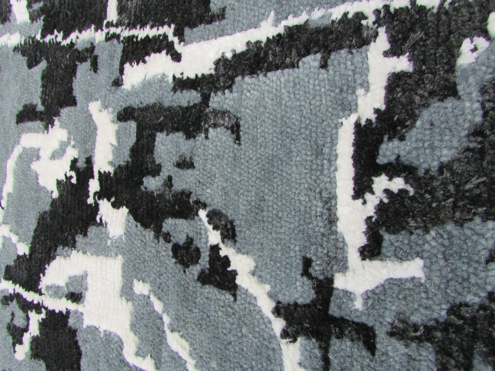 Exquisite Rugs Cecily 2201 Black/Gray Area Rug by The Met Lifestyle Image Feature