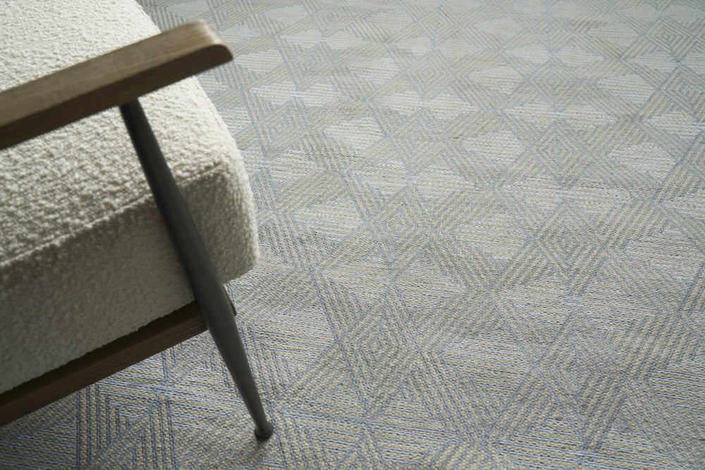 Exquisite Rugs Pavilion 2225 Ivory/Gray Area Rug by The Met Lifestyle Image Feature