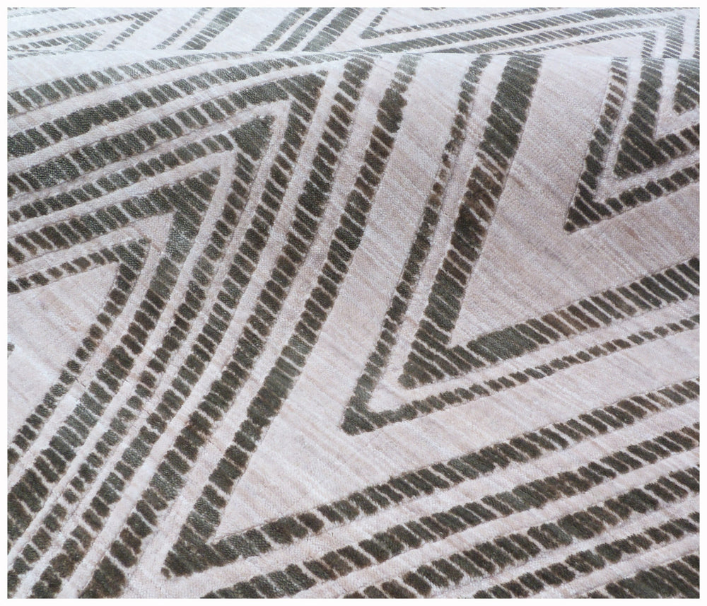 Exquisite Rugs Reflections 2522 Beige Area Rug Lifestyle Image Feature