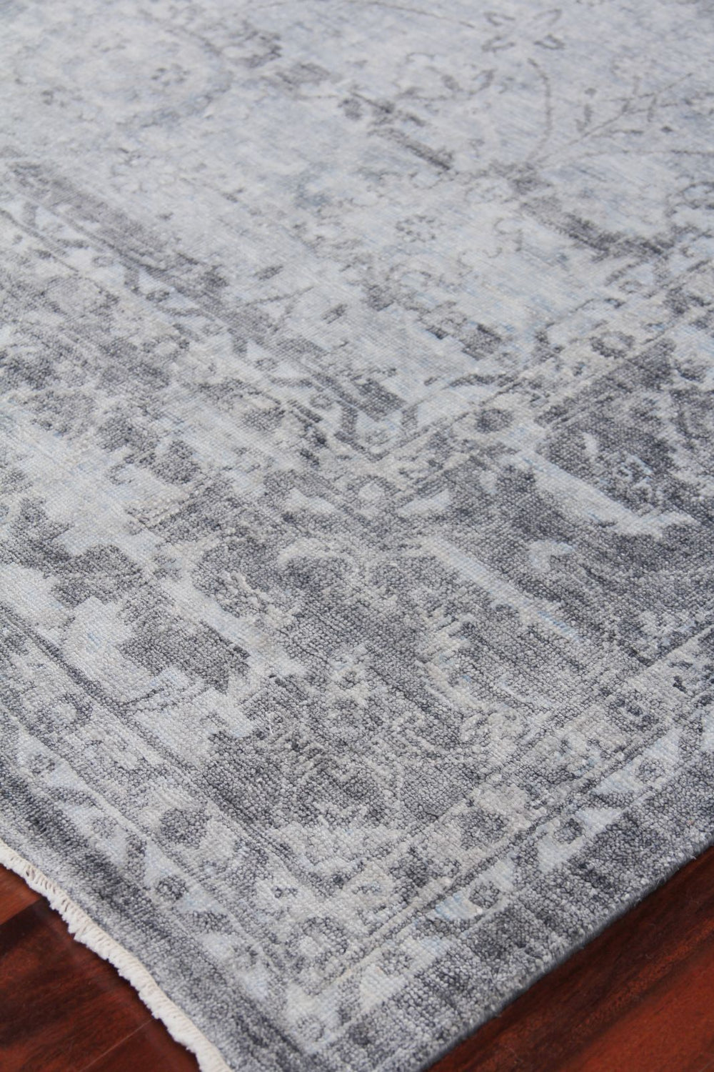 Exquisite Rugs Beverly 3449 Sand Area Rug Lifestyle Image Feature