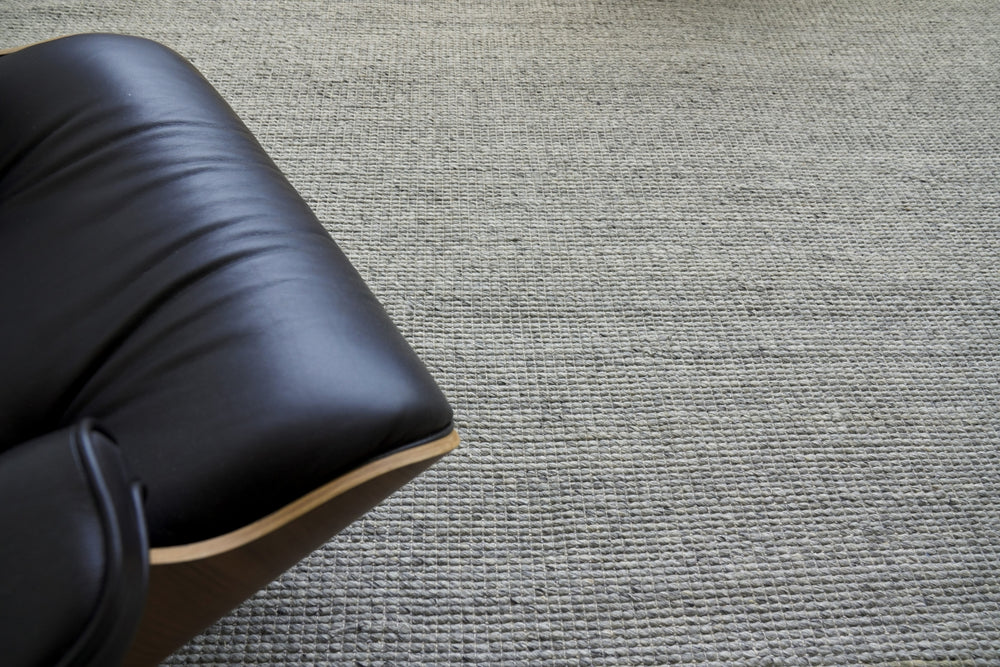 Exquisite Rugs Hesse 3857 Silver Area Rug by The Met Lifestyle Image Feature