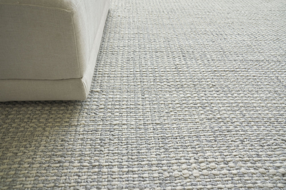 Exquisite Rugs Ferrus 3955 Silver/Ivory Area Rug by The Met Lifestyle Image Feature