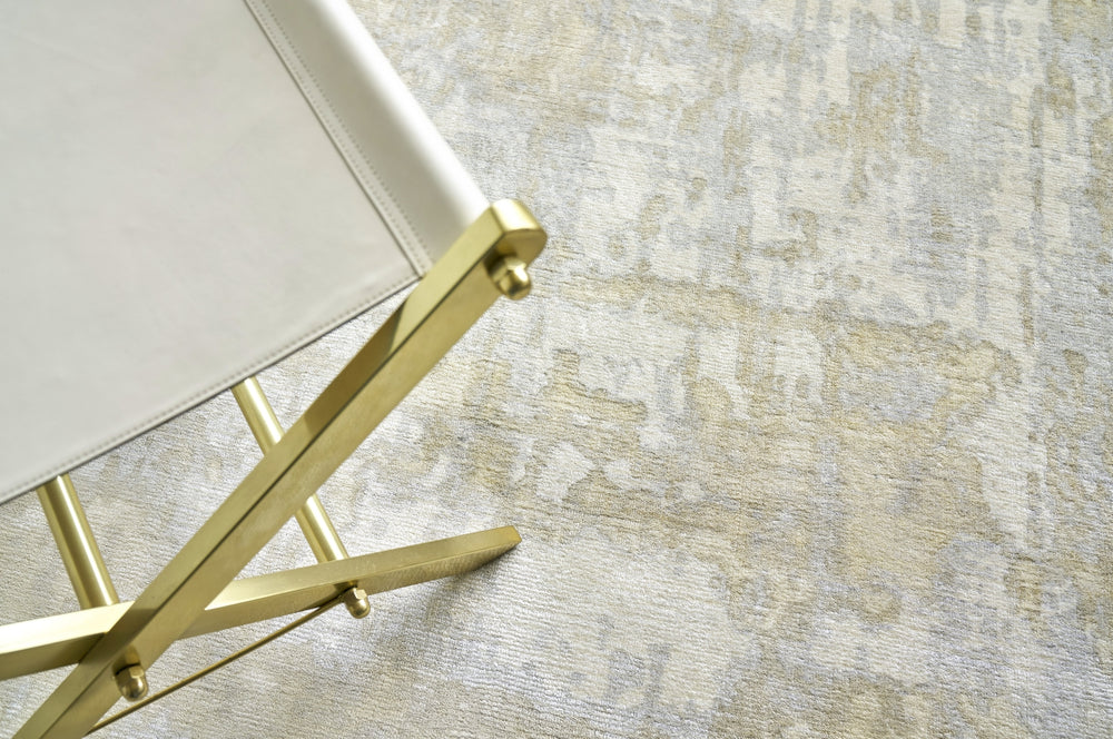 Exquisite Rugs Murano 4031 Ivory/Silver/Gold Area Rug Lifestyle Image Feature