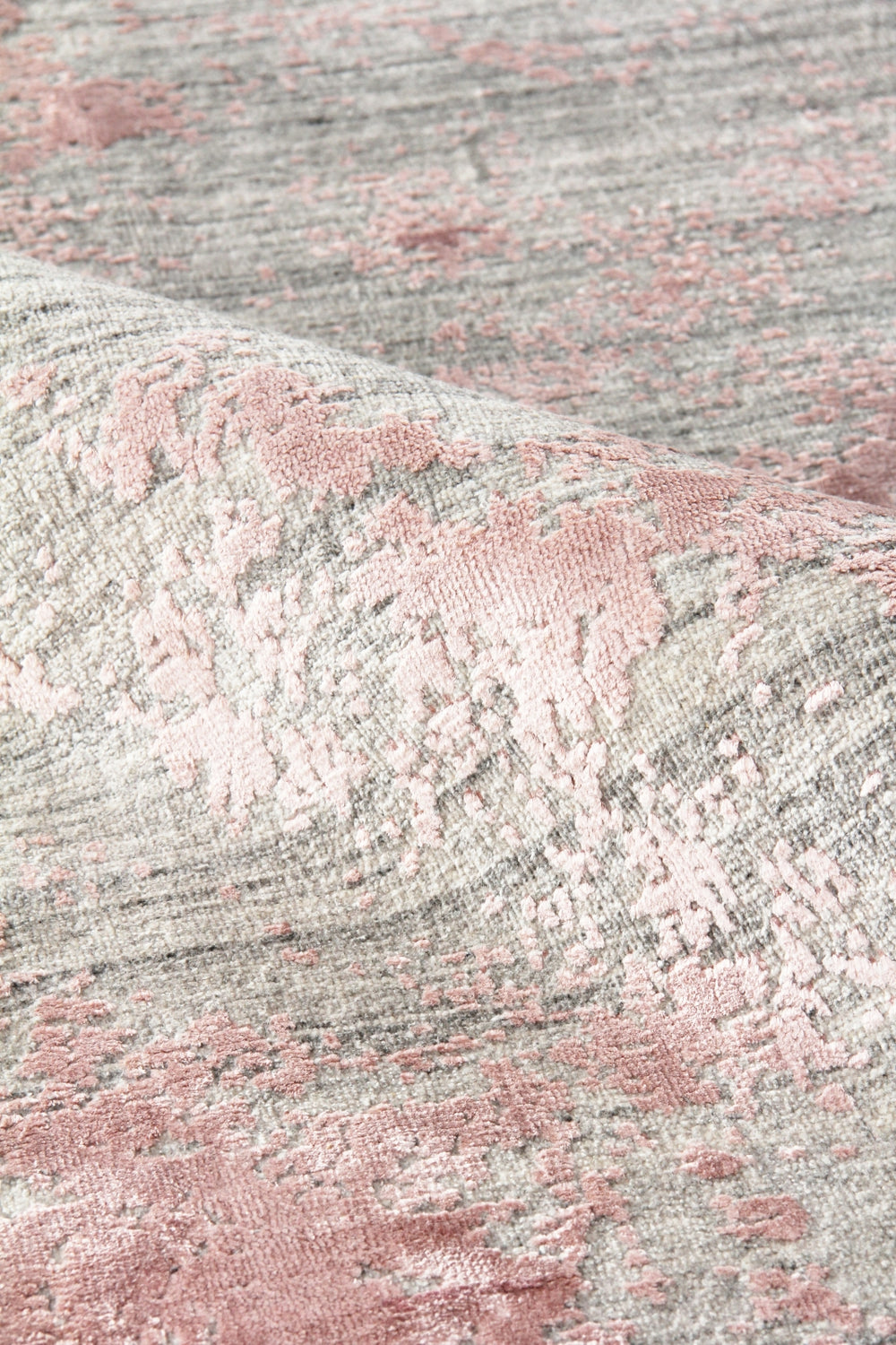 Exquisite Rugs Lillian 4468 Gray/Rose Area Rug by The Met Lifestyle Image Feature