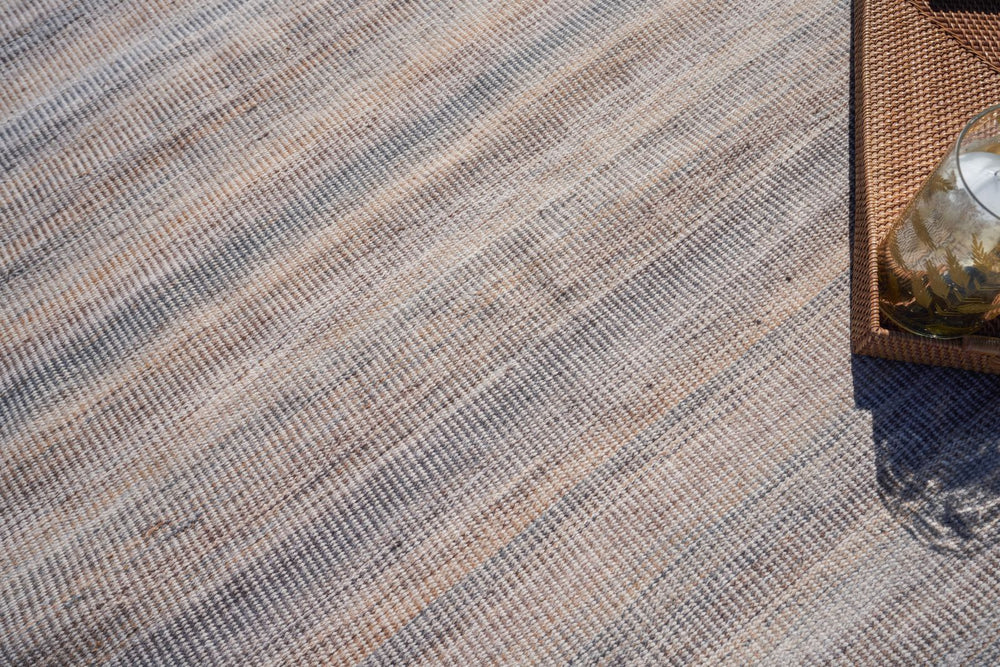 Exquisite Rugs Lenzi 4863 Light Beige Area Rug Lifestyle Image Feature