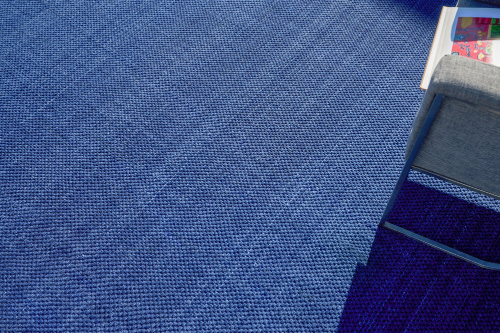Exquisite Rugs Bali 4871 Blue Area Rug Lifestyle Image Feature
