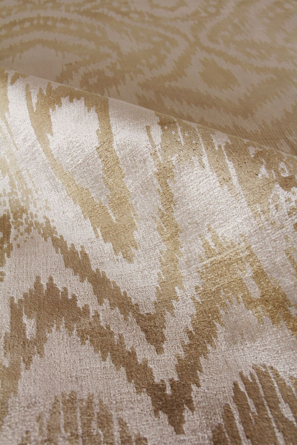 Exquisite Rugs Carrera 5172 Beige Area Rug Lifestyle Image Feature