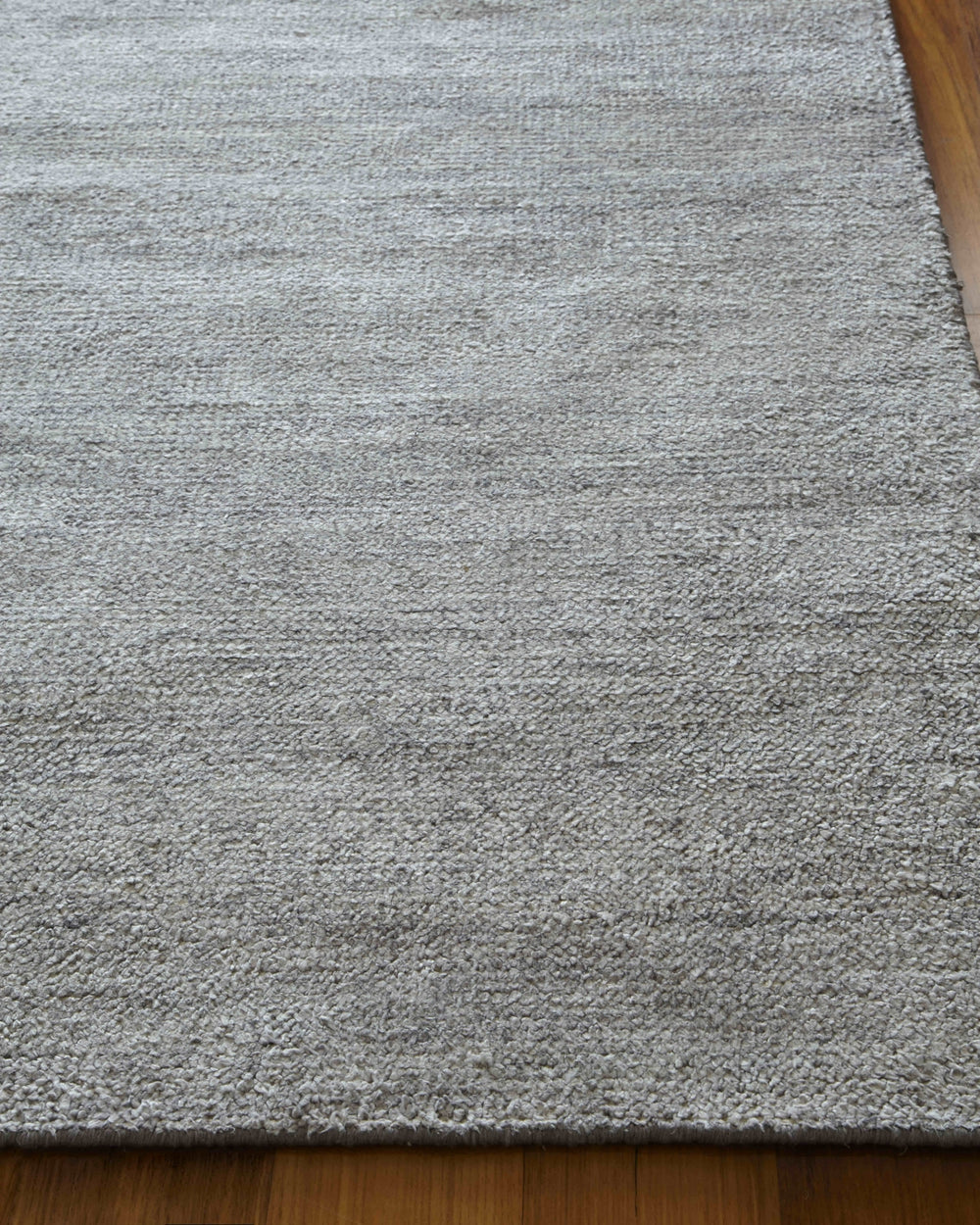Exquisite Rugs Perry 5192 Gray Area Rug Lifestyle Image Feature