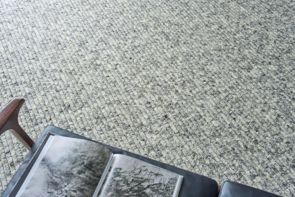 Exquisite Rugs Kaza 5302 Ivory/Silver Area Rug Lifestyle Image Feature