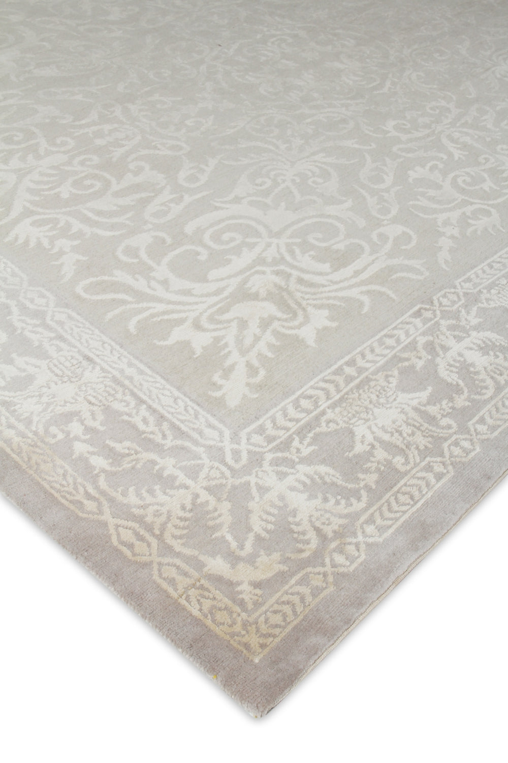 Exquisite Rugs Velvet 6371B Ivory/Silver Area Rug Lifestyle Image Feature
