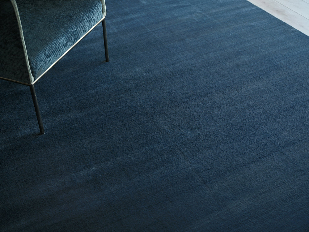 Exquisite Rugs Velutto Modern 6539 Navy Area Rug Lifestyle Image Feature