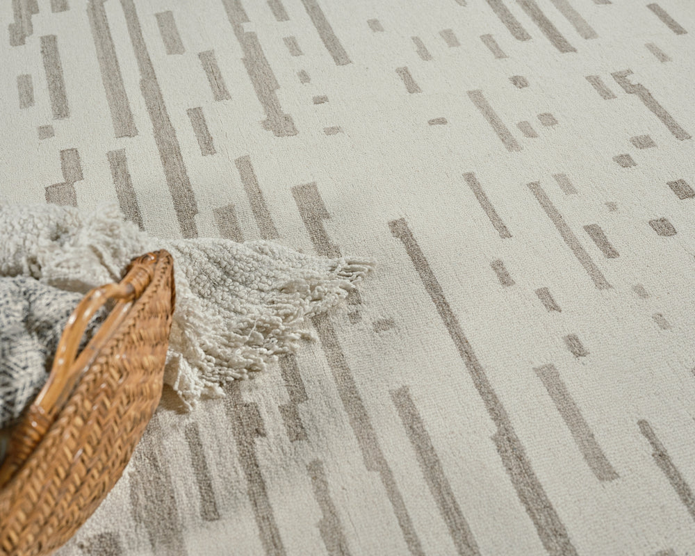 Exquisite Rugs Carmel 6856 Ivory/Beige Area Rug Lifestyle Image Feature