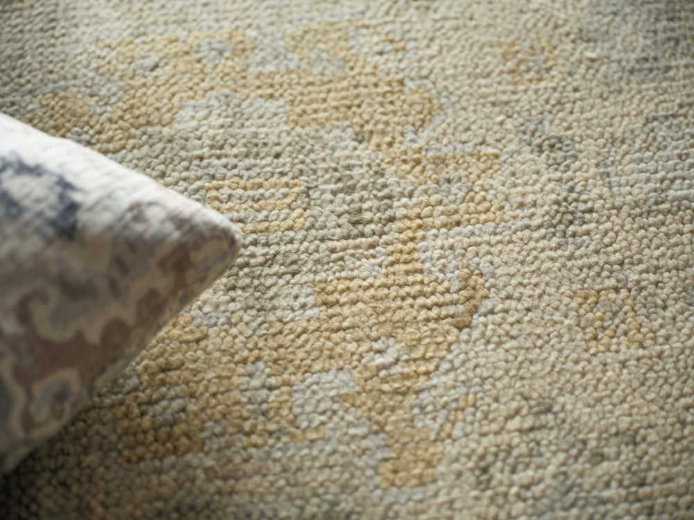 Exquisite Rugs Verano 7129 Ivory/Silver Area Rug Lifestyle Image Feature