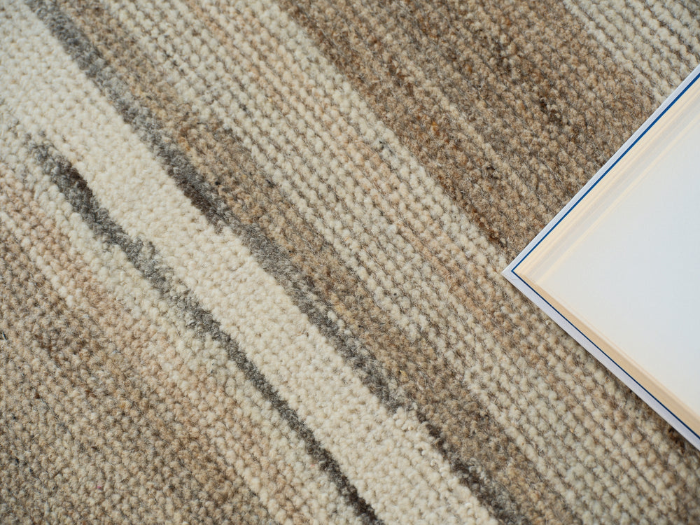 Exquisite Rugs Oslo 7513 Ivory/Brown Area Rug Lifestyle Image Feature