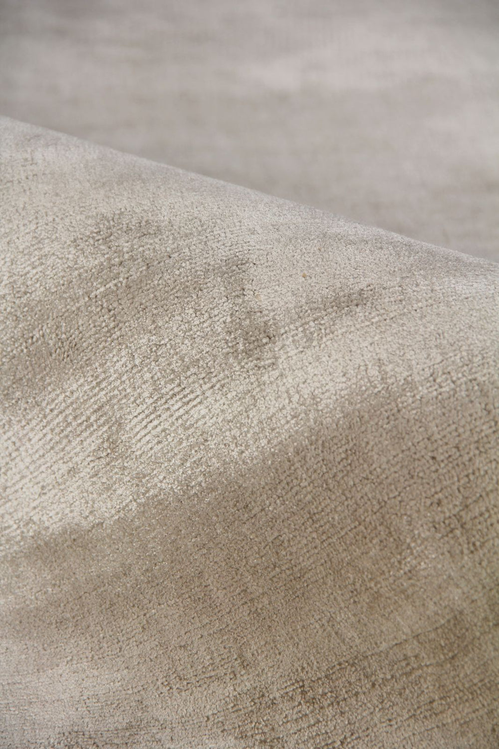 Exquisite Rugs Dove Plain 9658 Light Beige Area Rug Lifestyle Image Feature