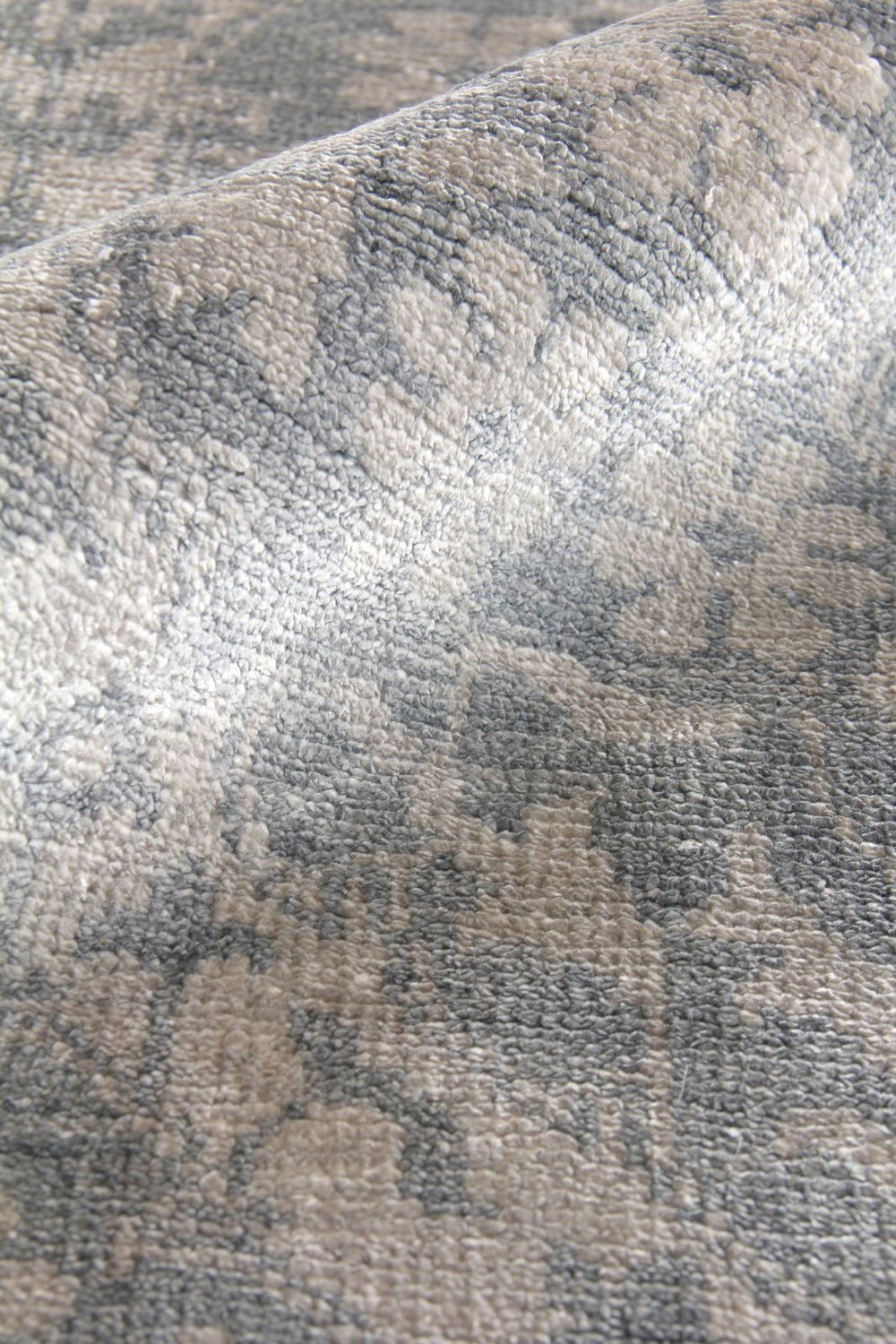 Exquisite Rugs Antique Weave Bamboo 9997 Gray Area Rug Lifestyle Image Feature