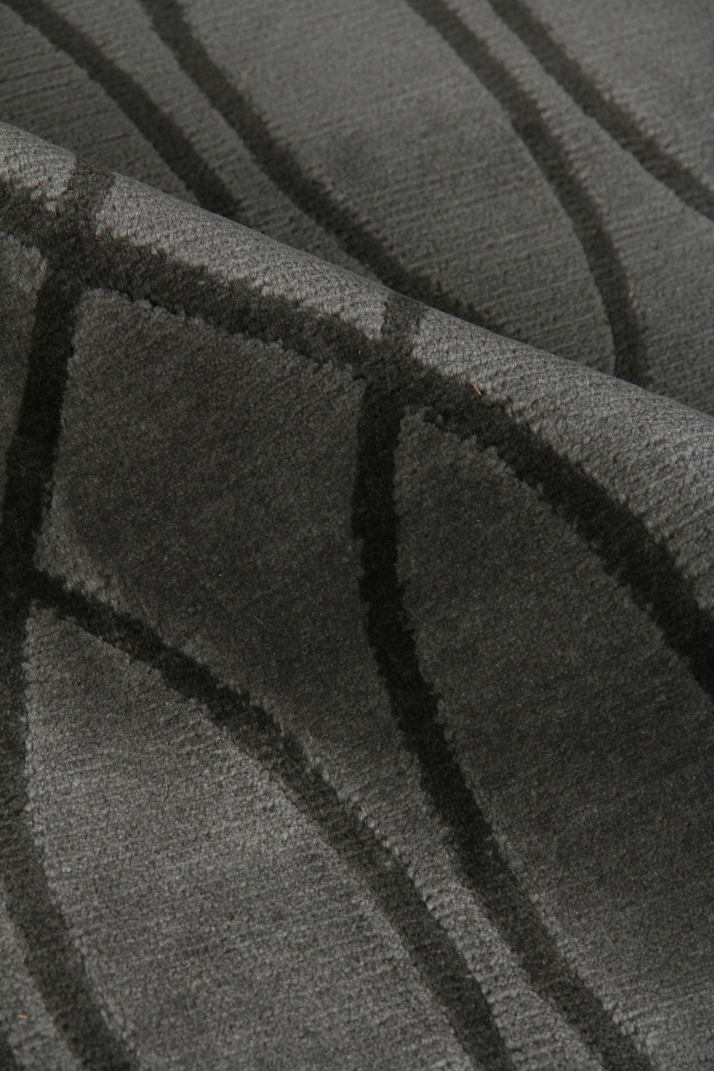 Exquisite Rugs Metro Velvet EA027 Light Gray Area Rug Lifestyle Image Feature