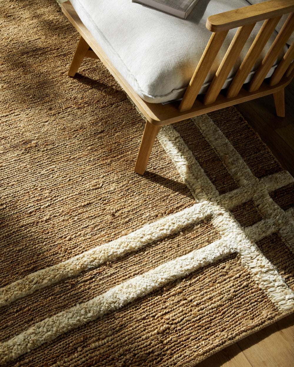 Surya Hadley HDE-2302 Area Rug Style Shot Feature