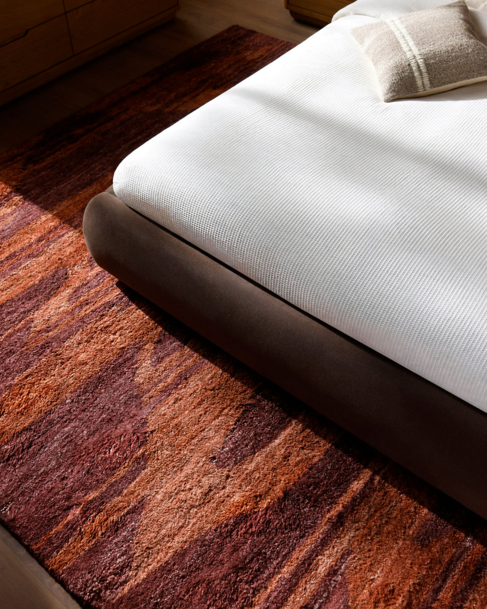 Surya Herat HET-2304 Mahogany Area Rug Style Shot Feature