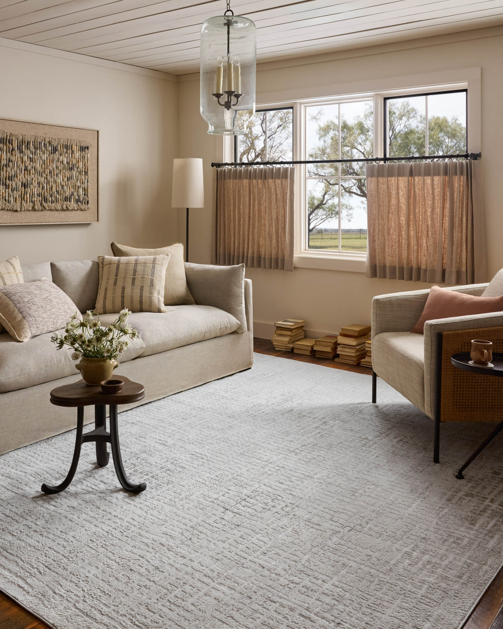 Loloi Hollis HOL-03 Ivory / Stone Area Rug Lifestyle Image Feature