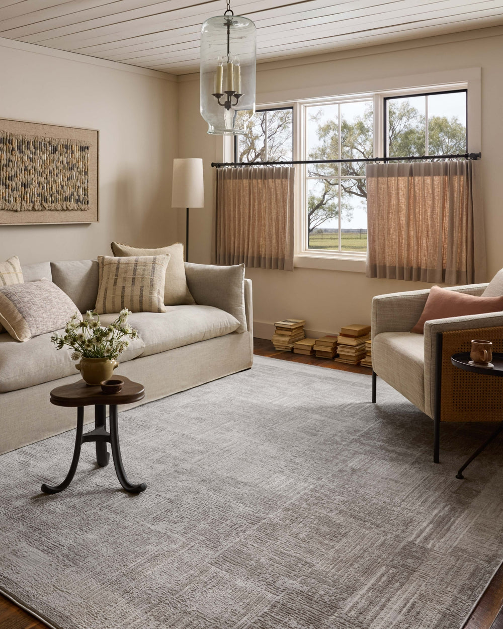 Loloi Hollis HOL-04 Smoke / Mist Area Rug Lifestyle Image Feature
