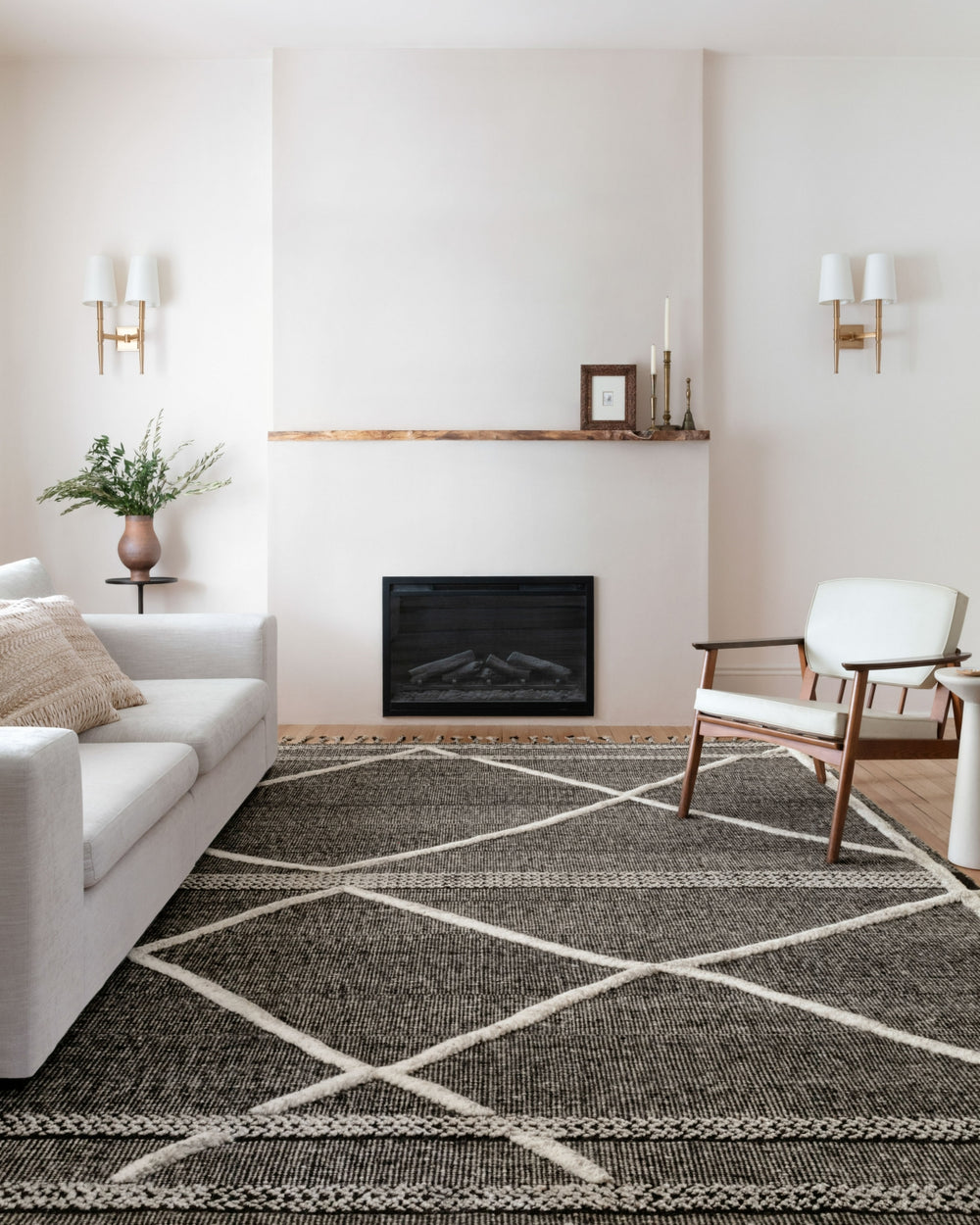 Loloi Iman IMA-02 Beige/Charcoal Area Rug Lifestyle Image Feature