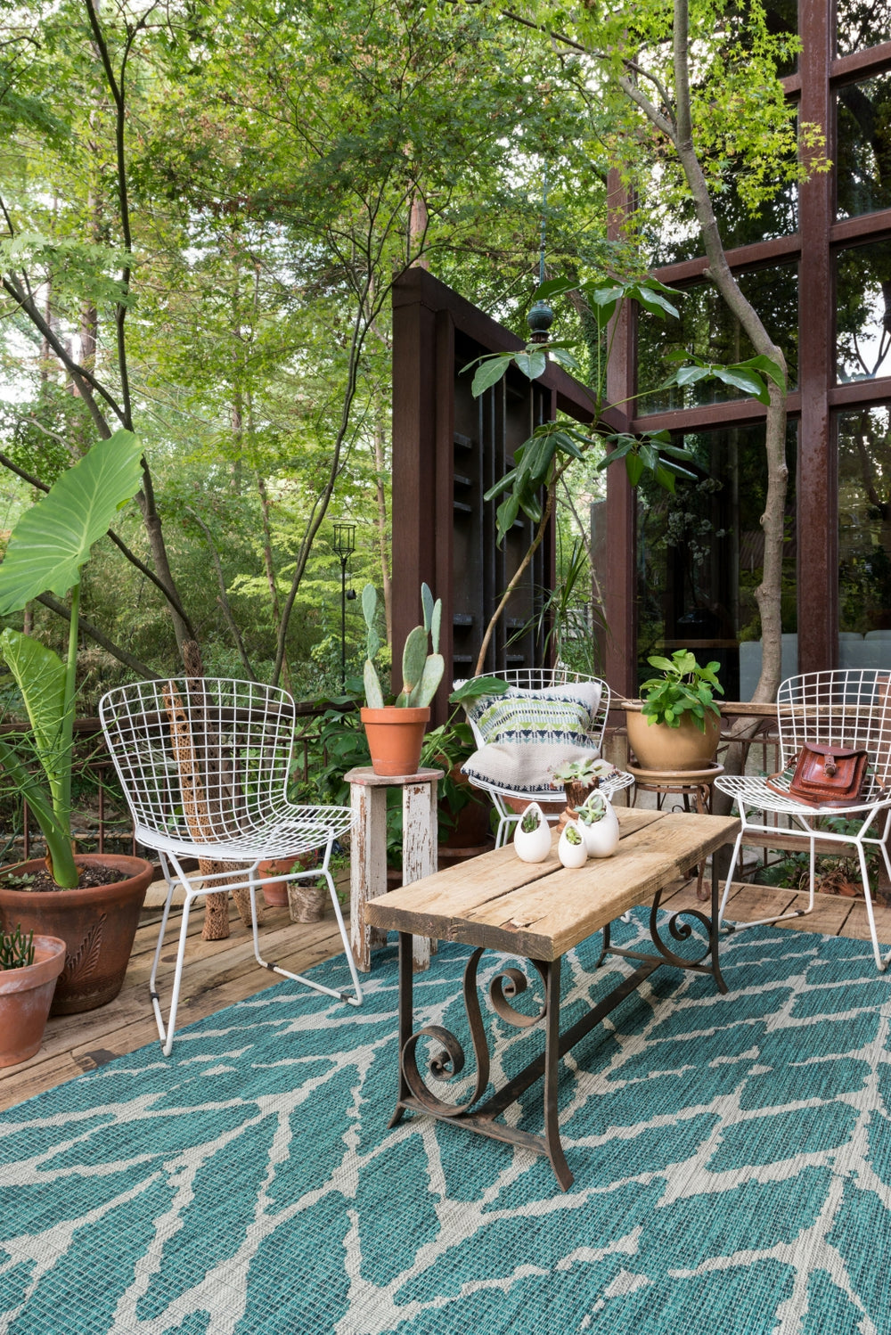 Loloi Isle IE-02 Teal / Grey Area Rug Lifestyle Image Feature