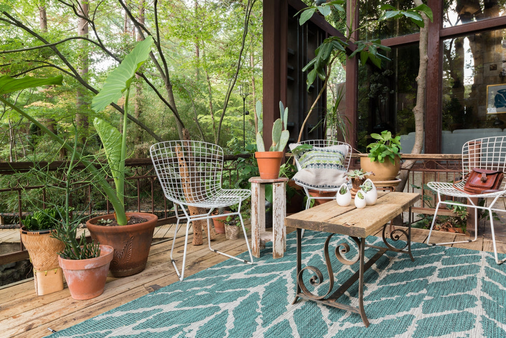 Loloi Isle IE-02 Teal / Grey Area Rug Lifestyle Image Feature