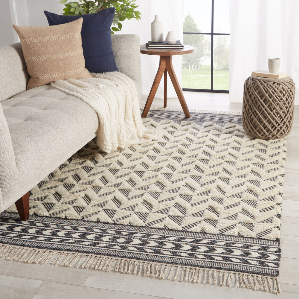 Jaipur Living Maracas Cidra MCS01 Black/Cream Area Rug Lifestyle Image Feature