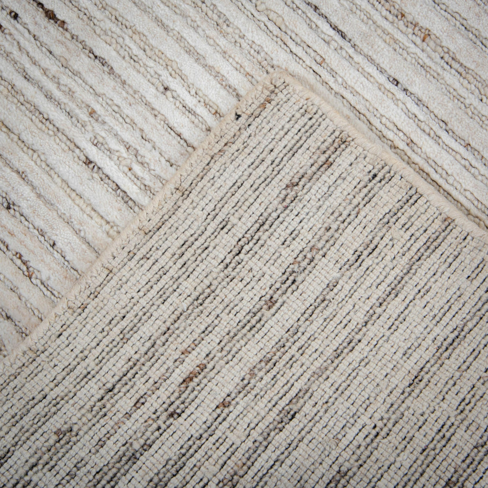 Rizzy Luxe LUX704 Beige Area Rug Room Image Feature