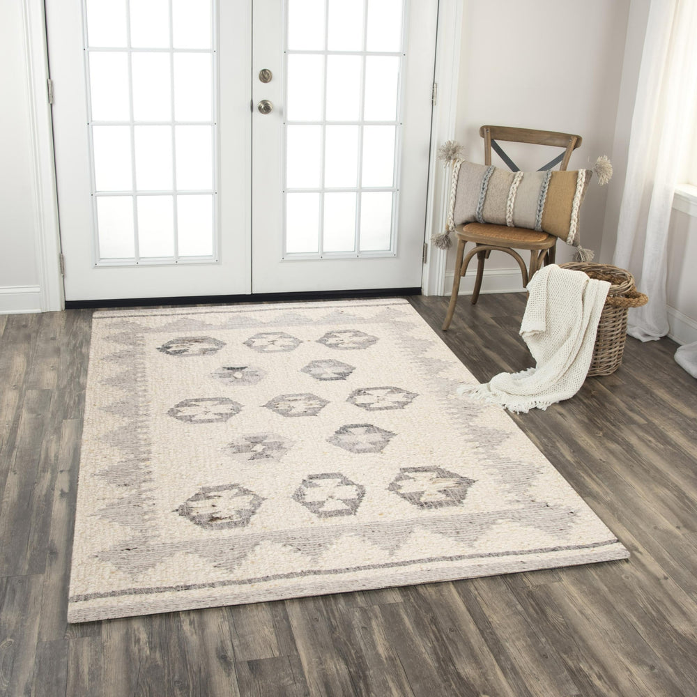 Rizzy Nova NVA950 Silver / Ivory Area Rug Room Image Feature