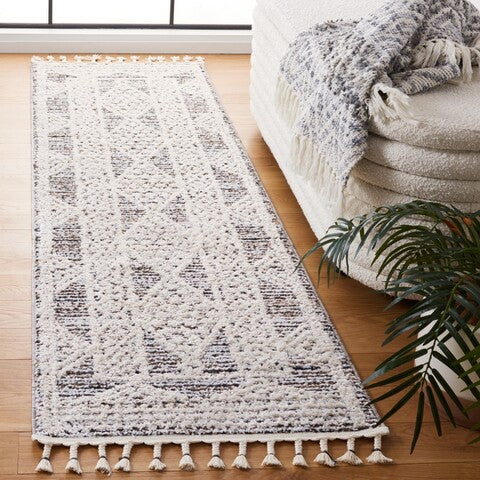 Safavieh Chapel CHP404 Black / Ivory Area Rug Room Scene Feature