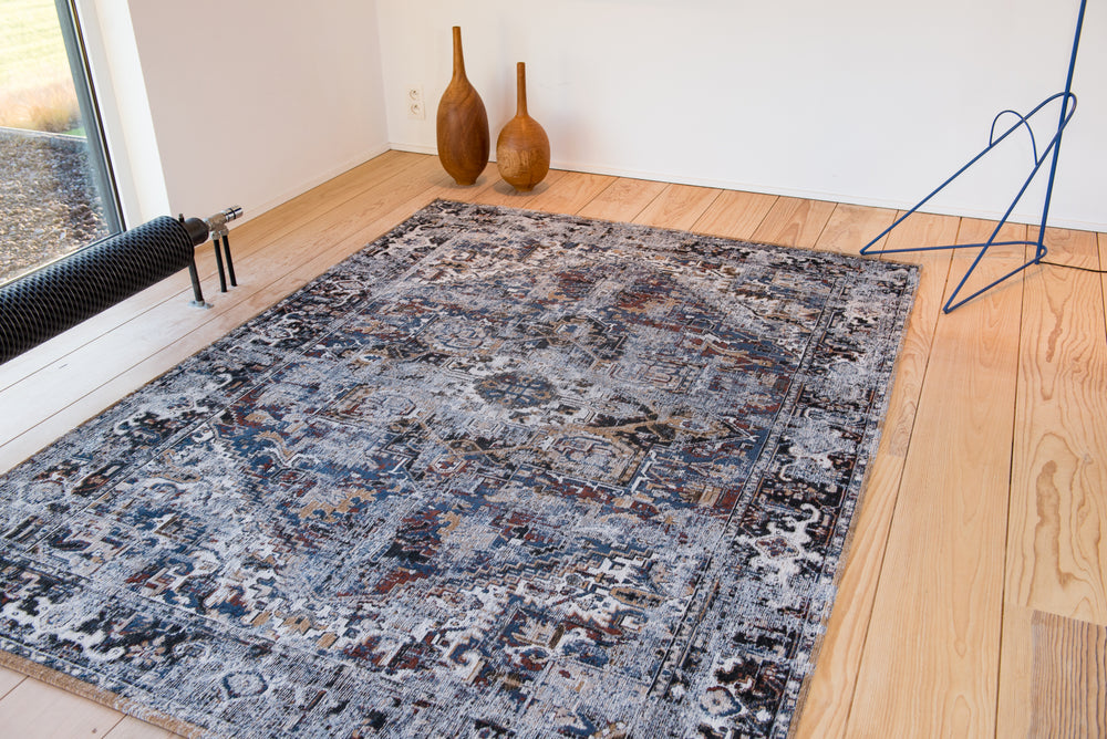 Louis de Poortere Antiquarian Heriz Antique 8707 Divan Blue Area Rug Feature