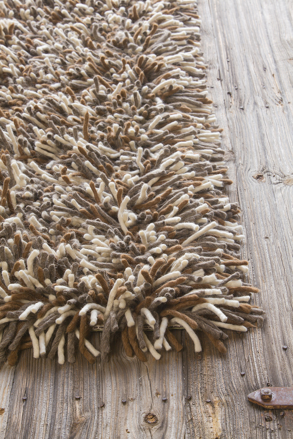 Chandra Big Jos BIG-20801 Area Rug Corner Shot Feature