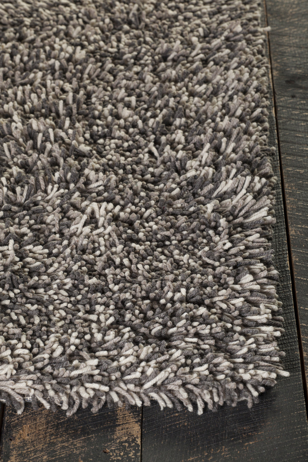 Chandra Eleanor ELE-38200 Area Rug Corner Shot Feature