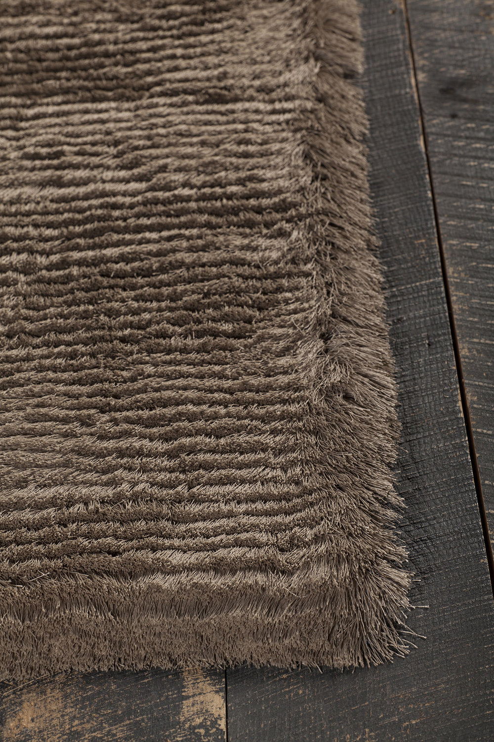 Chandra Elisha ELI-33101 Area Rug Corner Shot Feature