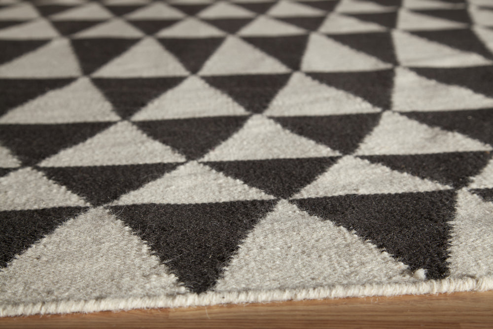 Momeni Laguna LG-10 Black Area Rug Closeup Feature