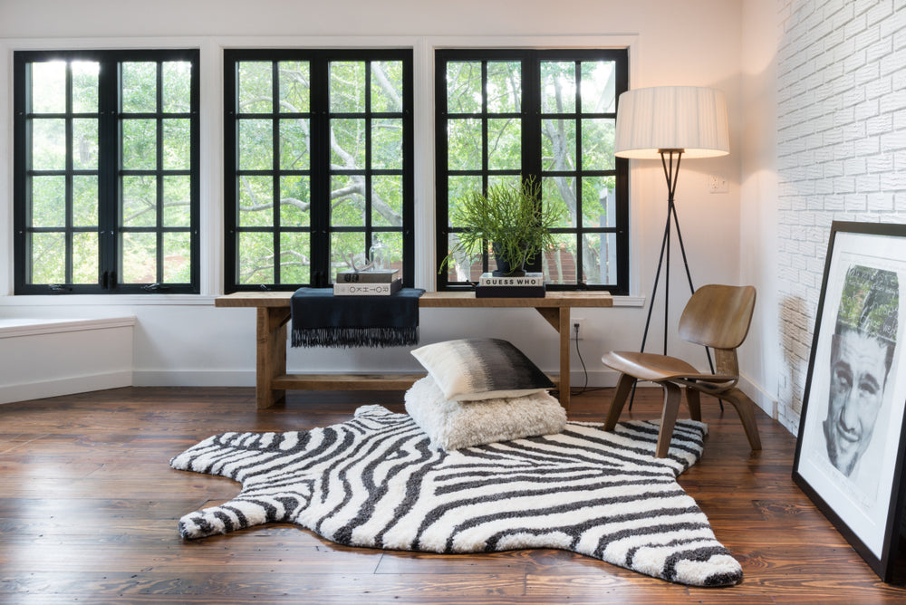 Loloi Zulu ZU-01 Ivory / Charcoal Area Rug Roomscene Feature