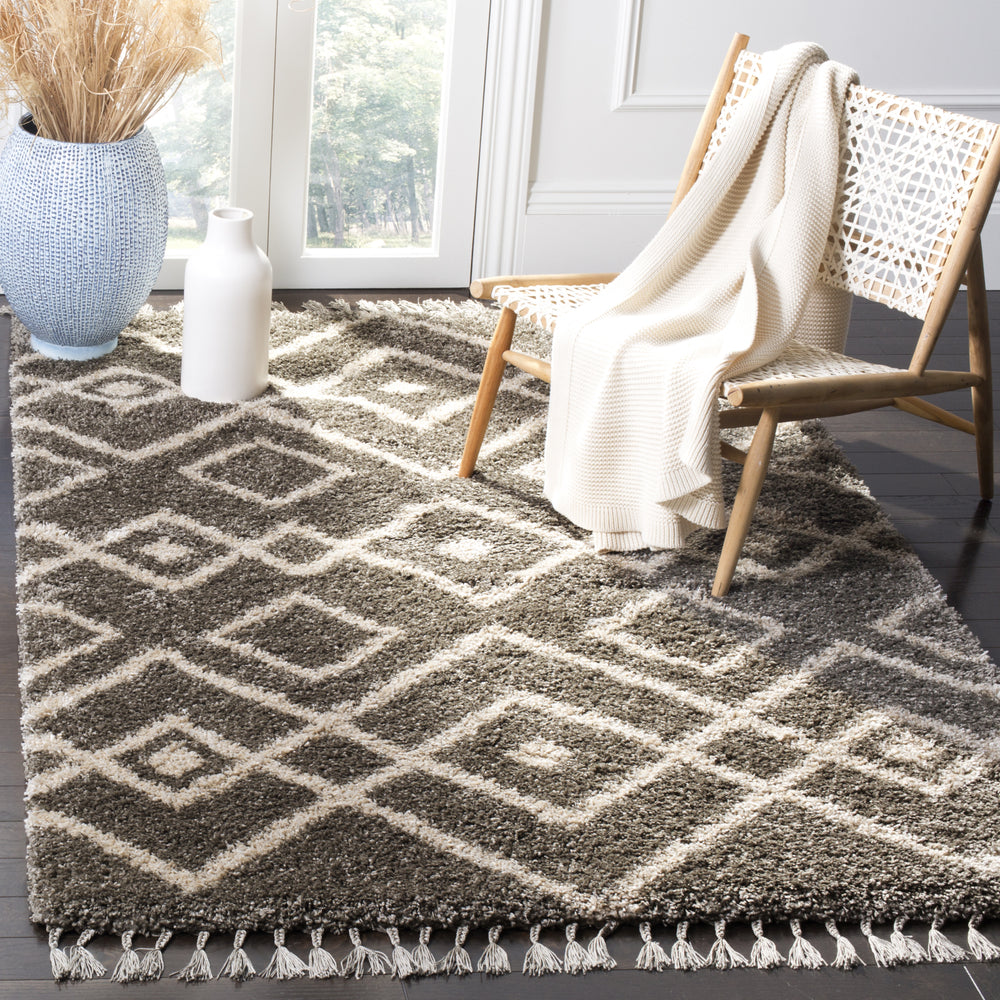 Safavieh Moroccan Fringe Shag MFG249A Grey/Cream Area Rug Feature