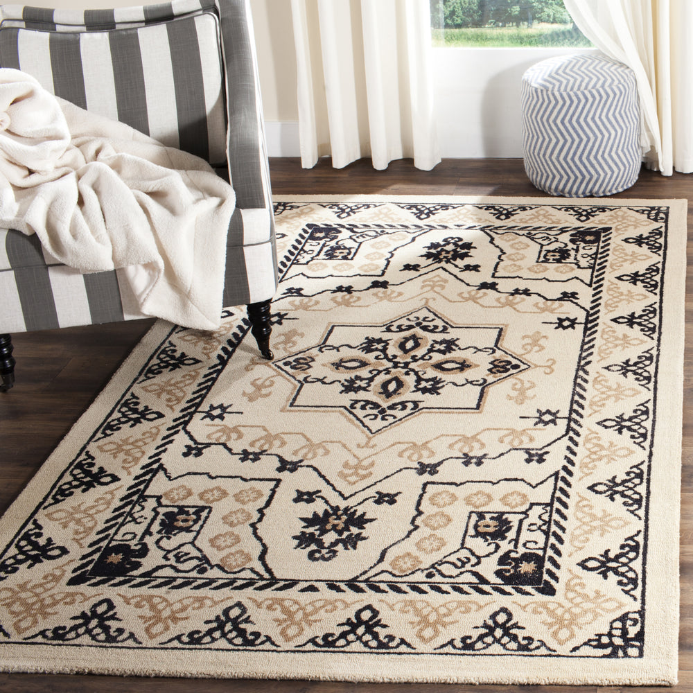 Safavieh Rvt-Restoration Vintage Restoration 424 Ivory/Charcoal Area Rug Room Scene Feature