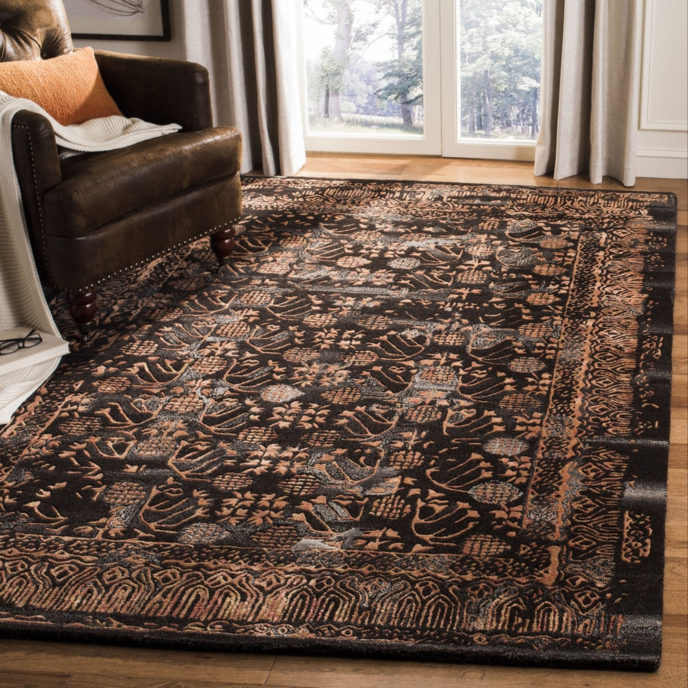 Safavieh Sapphire Light Brown/Rust Area Rug Room Scene Feature