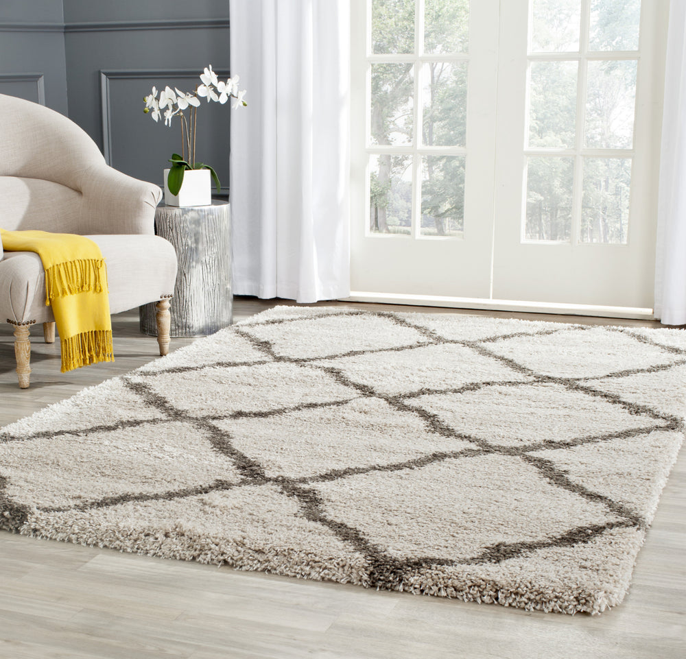 Safavieh Belize Shag SGB489D Taupe/Grey Area Rug Feature