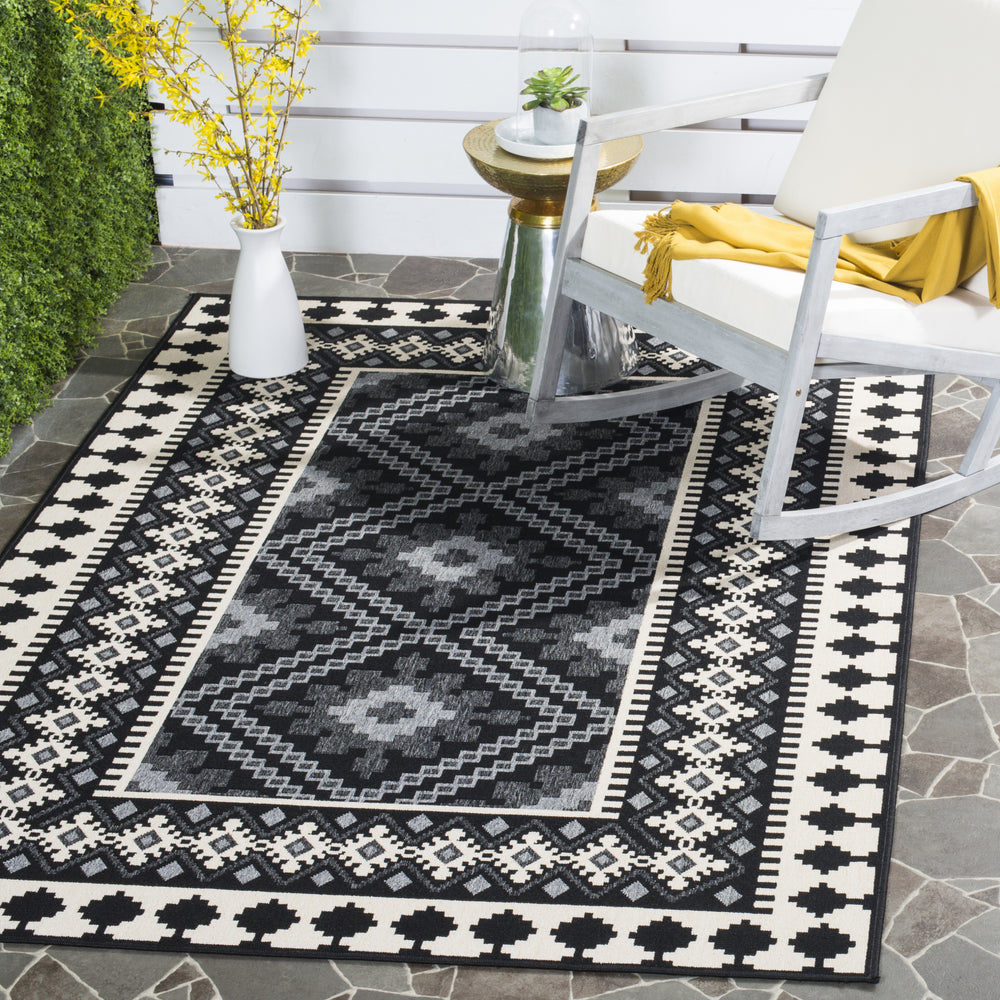 Safavieh Veranda VER099 Black/Creme Area Rug Feature