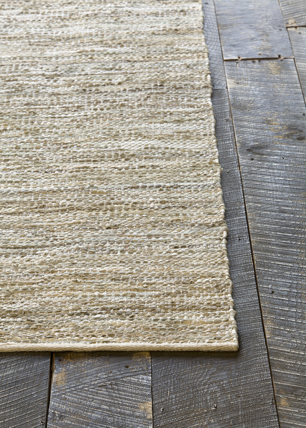 Chandra Saket SAK-3703 Area Rug Corner Shot Feature