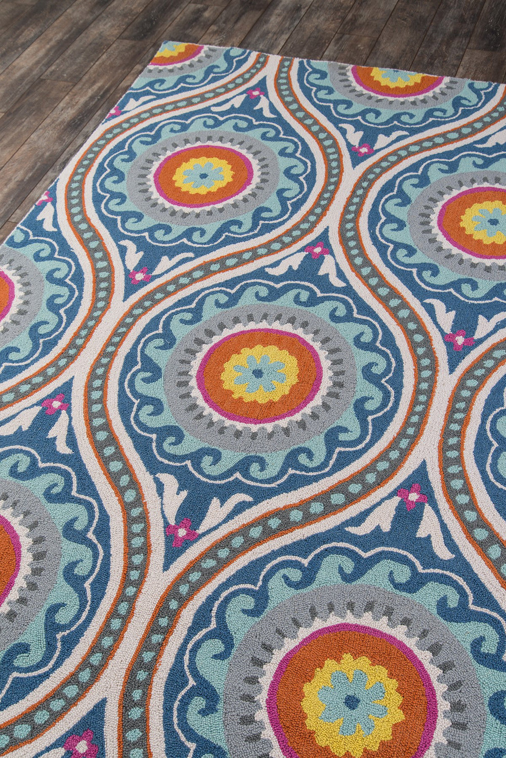 Momeni Suzani Hook SZI-5 Teal Area Rug Corner Shot Feature