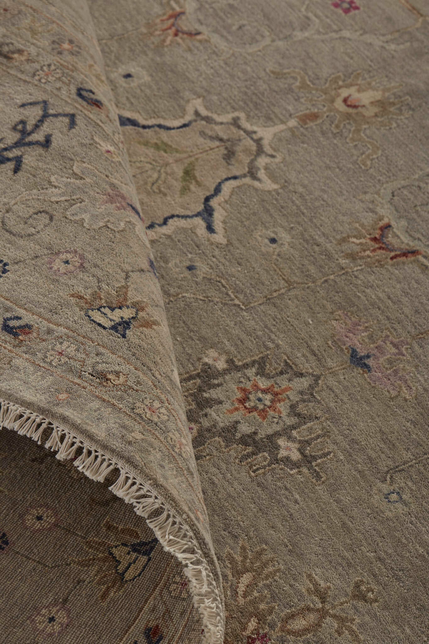 Havila Fine Rugs Bostonian H1559 Gray Area Rug – Incredible Rugs and Decor