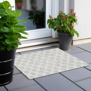 Piper Looms Chantille Circles ACN921 Ivory Machine Washable Area Rug Scatter Outdoor Lifestyle Image Feature