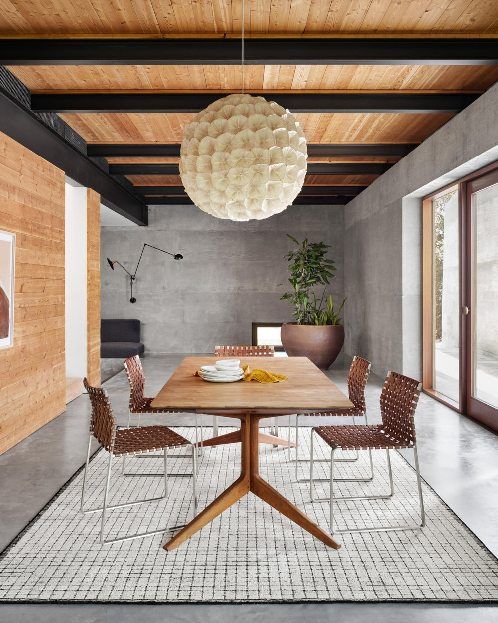 Loloi Beverly BEV-01 Ivory/Black Area Rug Lifestyle Image Feature